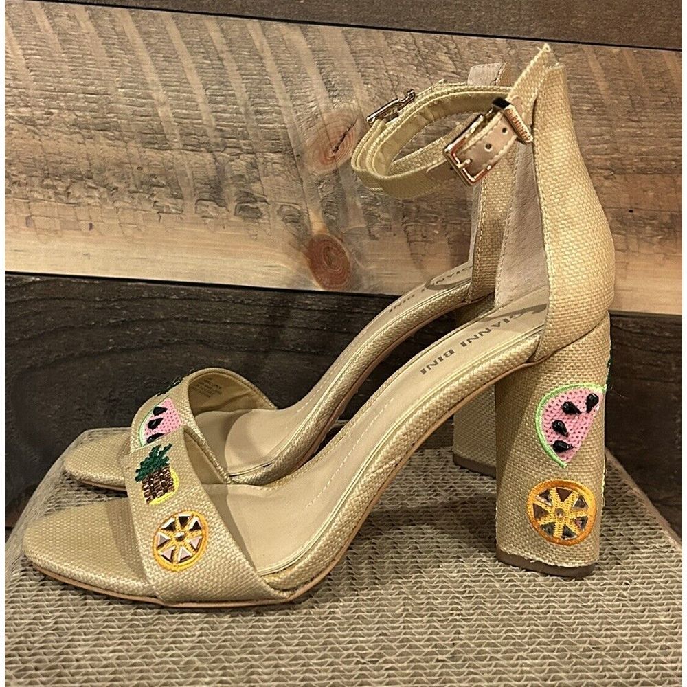 Gianni Bini 8.5 Joenahtwo Natural Straw Fruit Embellished Block‎ Heel Sandals